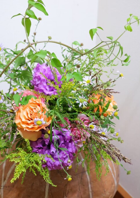 flower arrangement by Chisako Goza
