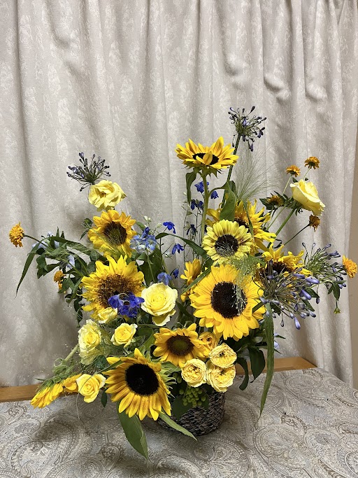flower arrangement by Chisako Goza