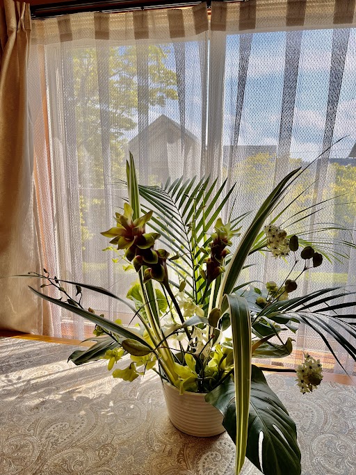 flower arrangement by Chisako Goza