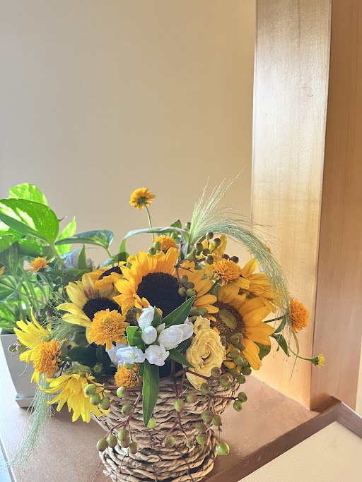 flower arrangement by Chisako Goza