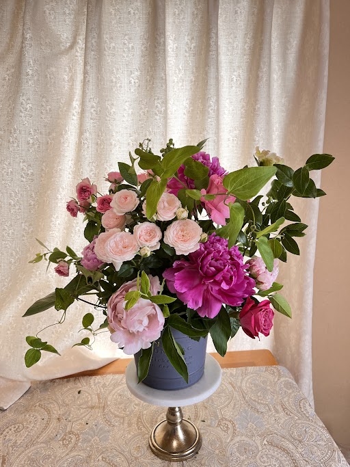 flower arrangement by Chisako Goza