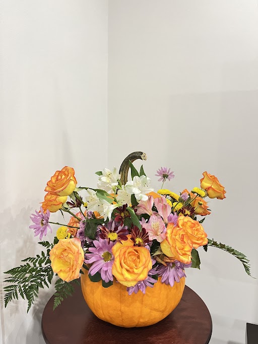 flower arrangement by Chisako Goza