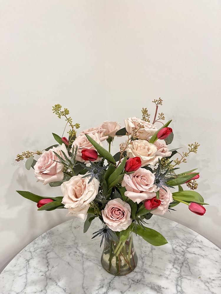 flower arrangement by Chisako Goza